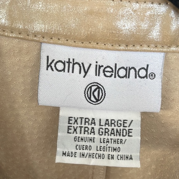 NWOT Kathy Ireland Gold genuine leather jacket-snaps closed - Picture 3 of 3